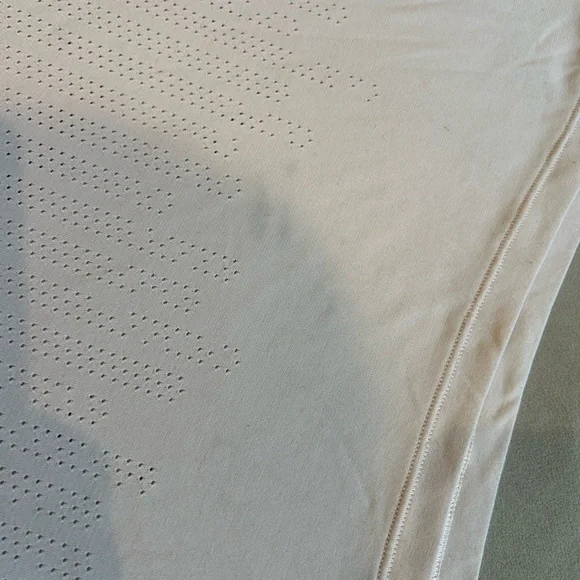 Lululemon athletica t-shirt size XS preowned with stains - Picture 4 of 7